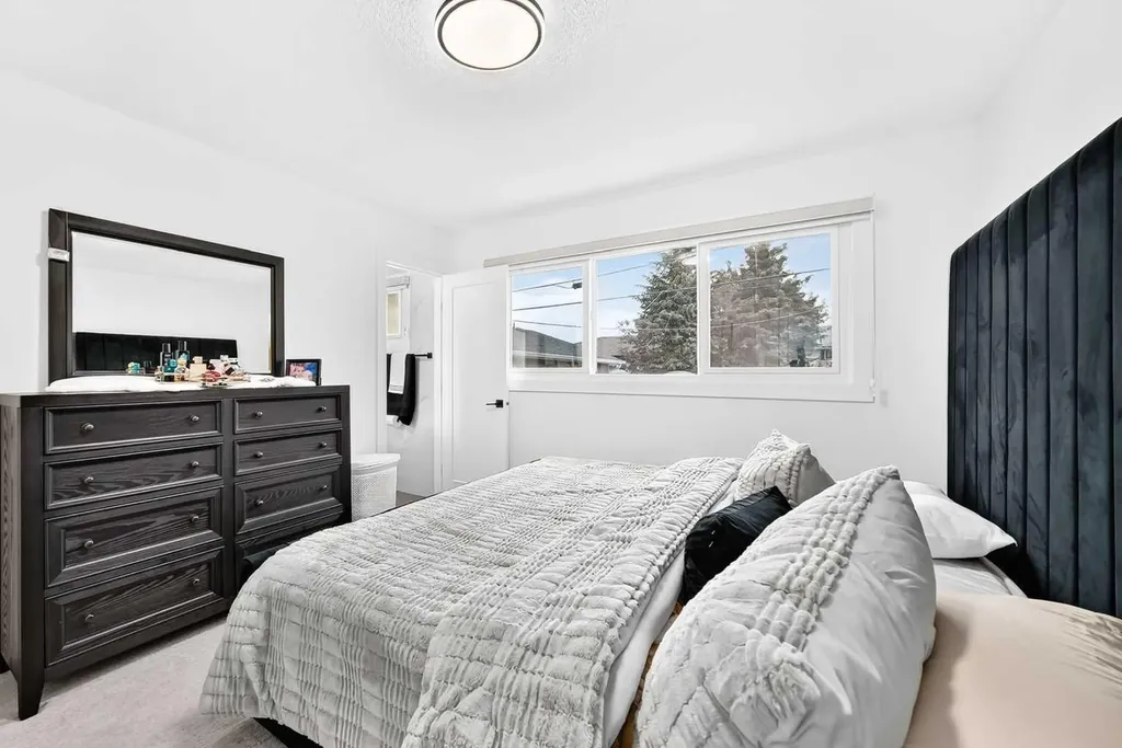 615 Marian Crescent NE Calgary AB T2A 2Y5