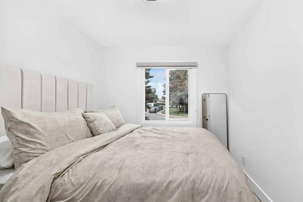 615 Marian Crescent NE Calgary AB T2A 2Y5
