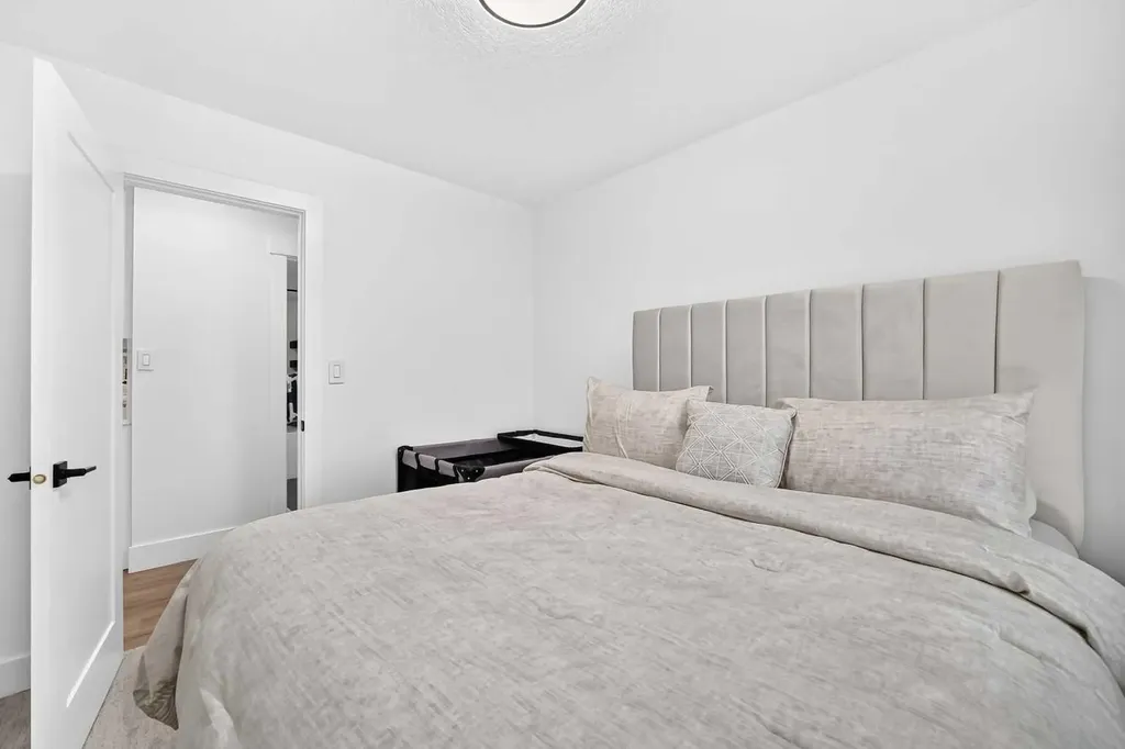 615 Marian Crescent NE Calgary AB T2A 2Y5