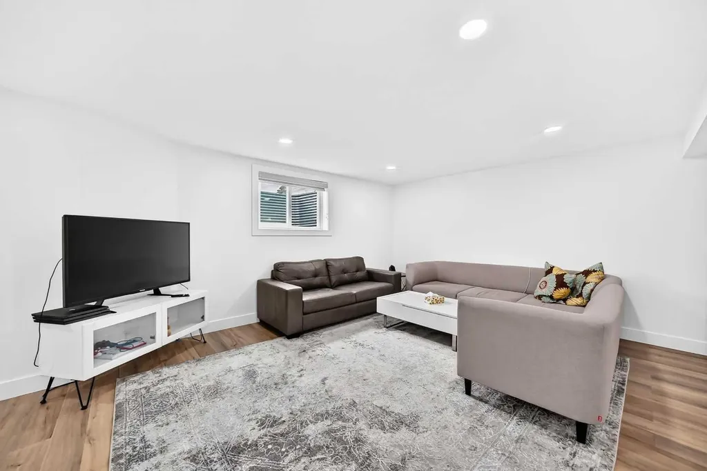 615 Marian Crescent NE Calgary AB T2A 2Y5