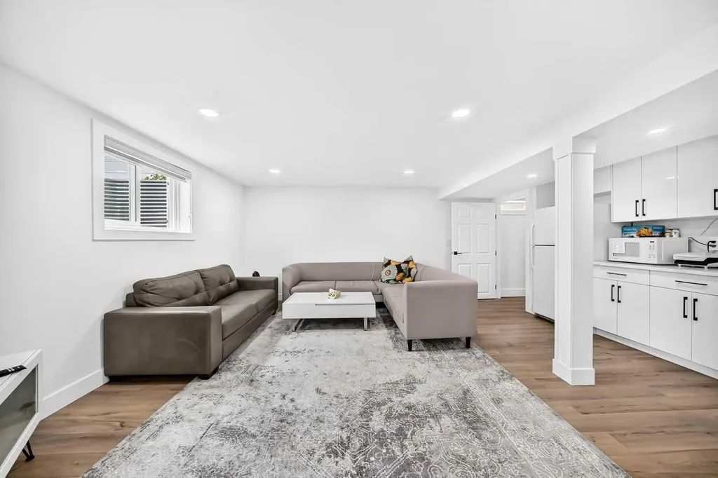 615 Marian Crescent NE Calgary AB T2A 2Y5