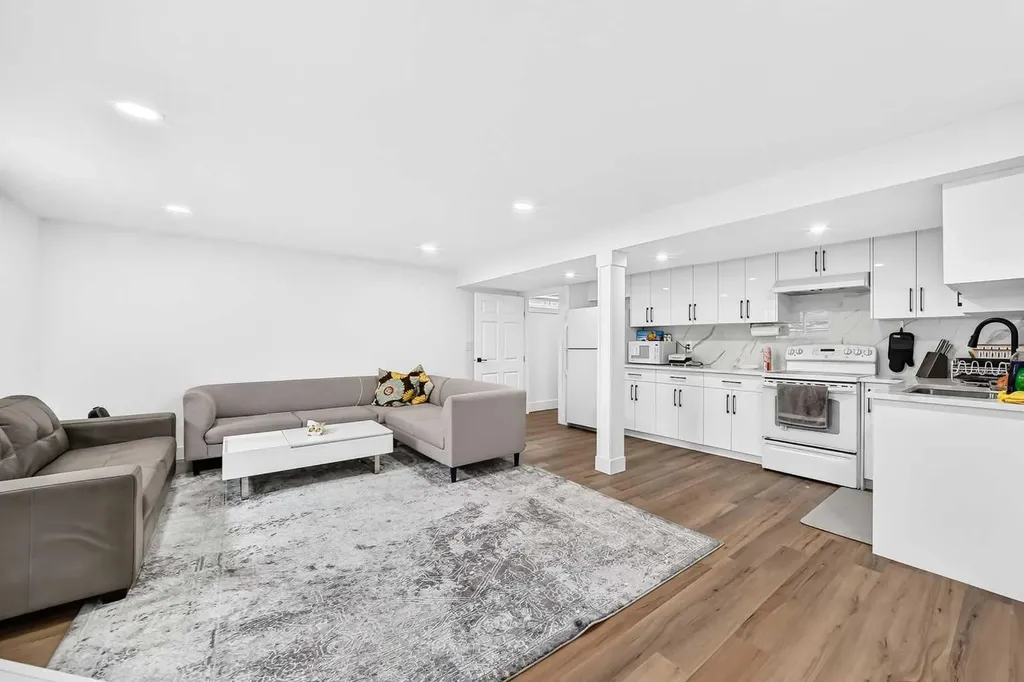 615 Marian Crescent NE Calgary AB T2A 2Y5
