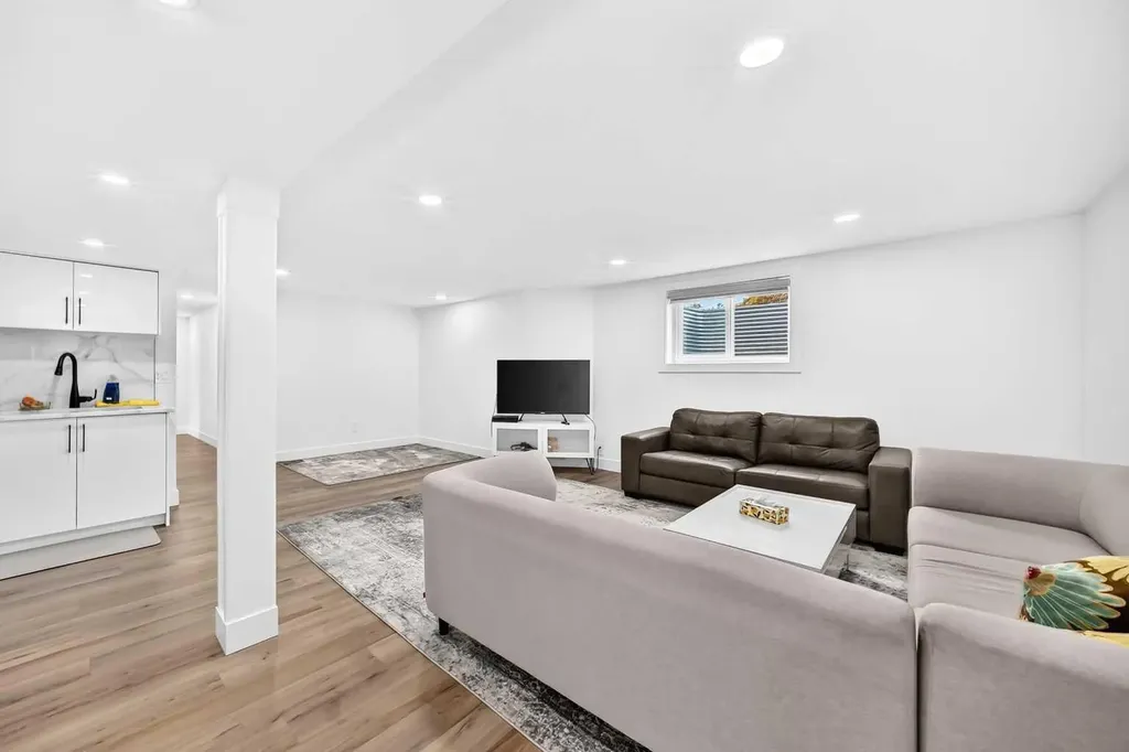 615 Marian Crescent NE Calgary AB T2A 2Y5