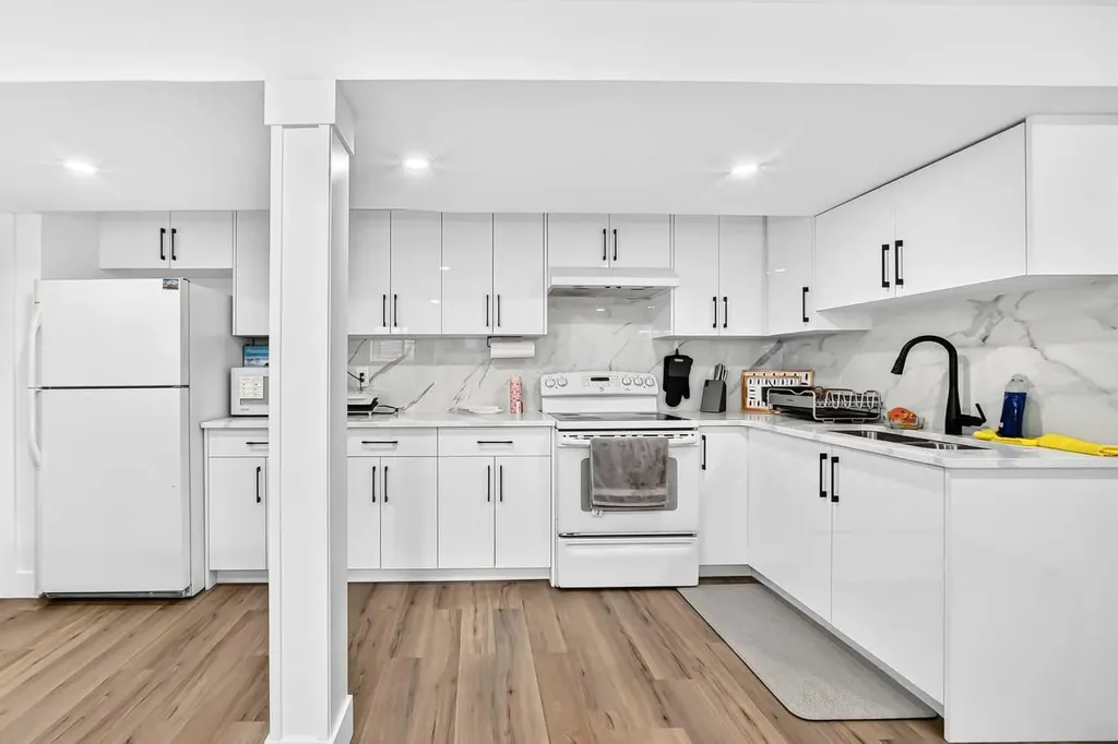 615 Marian Crescent NE Calgary AB T2A 2Y5