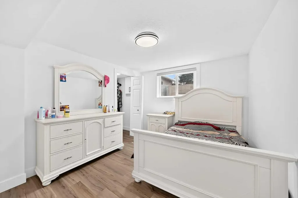 615 Marian Crescent NE Calgary AB T2A 2Y5
