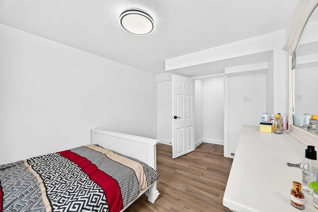615 Marian Crescent NE Calgary AB T2A 2Y5