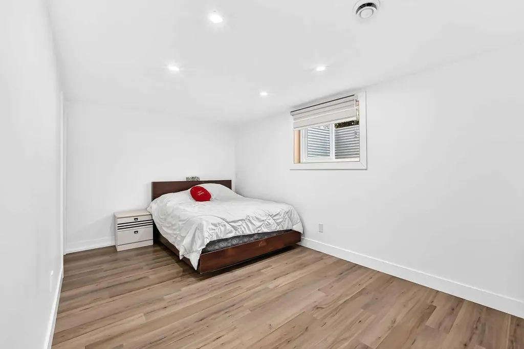 615 Marian Crescent NE Calgary AB T2A 2Y5