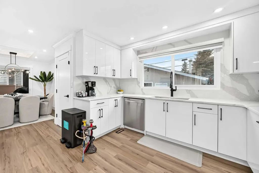 615 Marian Crescent NE Calgary AB T2A 2Y5