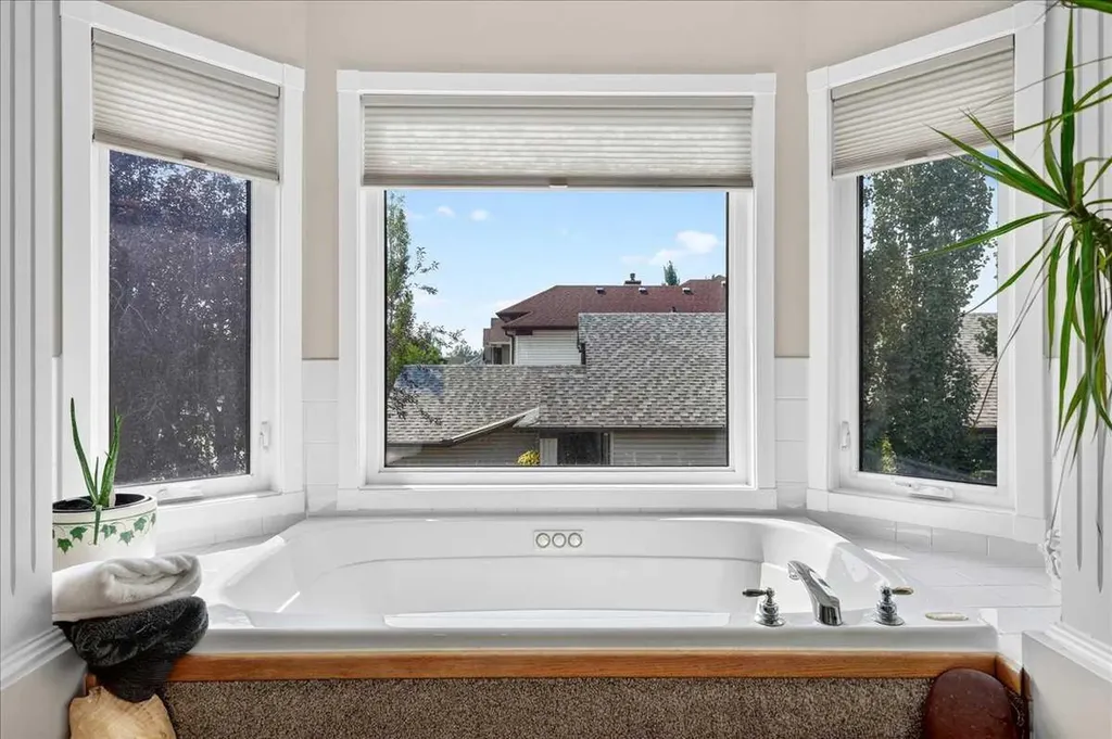 23 Cranfield Crescent SE Calgary AB T3M 1A6