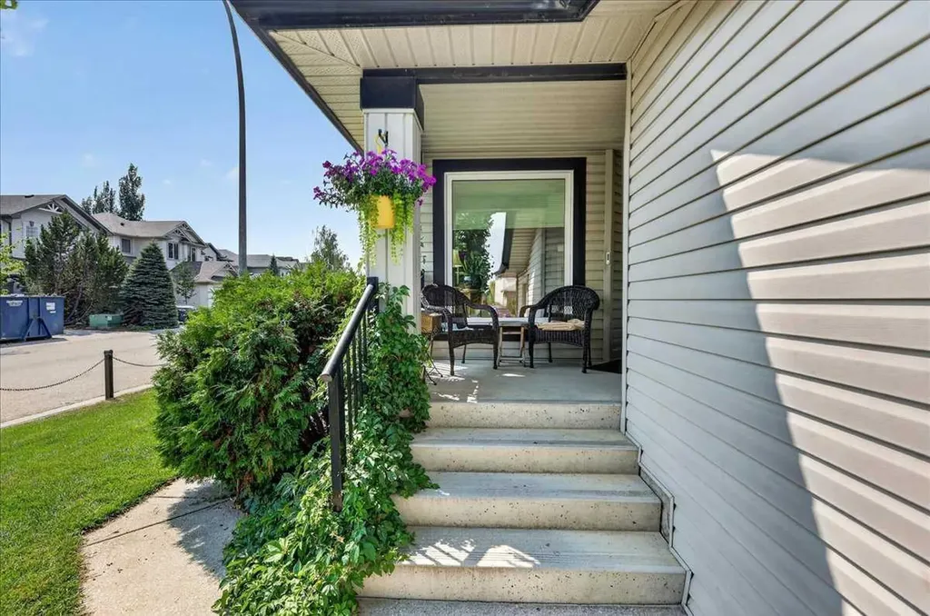 23 Cranfield Crescent SE Calgary AB T3M 1A6