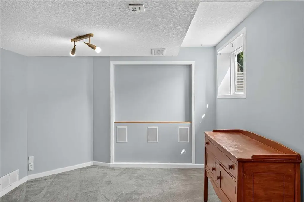23 Cranfield Crescent SE Calgary AB T3M 1A6