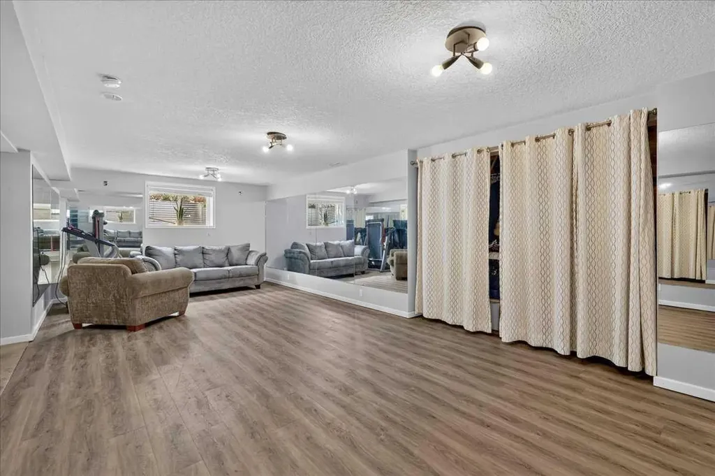 23 Cranfield Crescent SE Calgary AB T3M 1A6