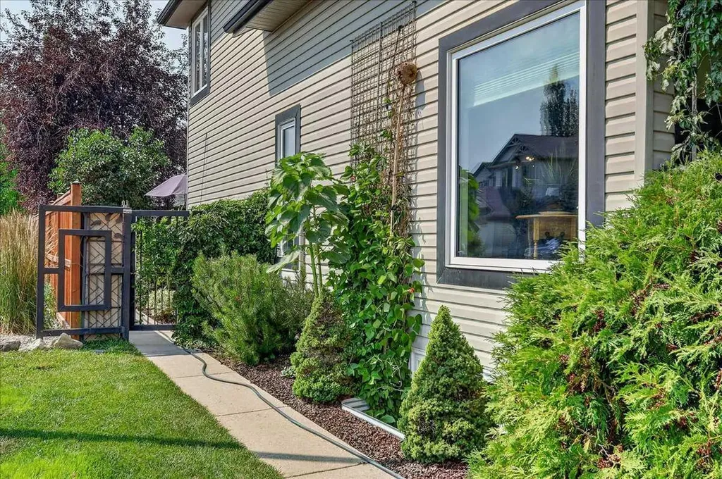 23 Cranfield Crescent SE Calgary AB T3M 1A6