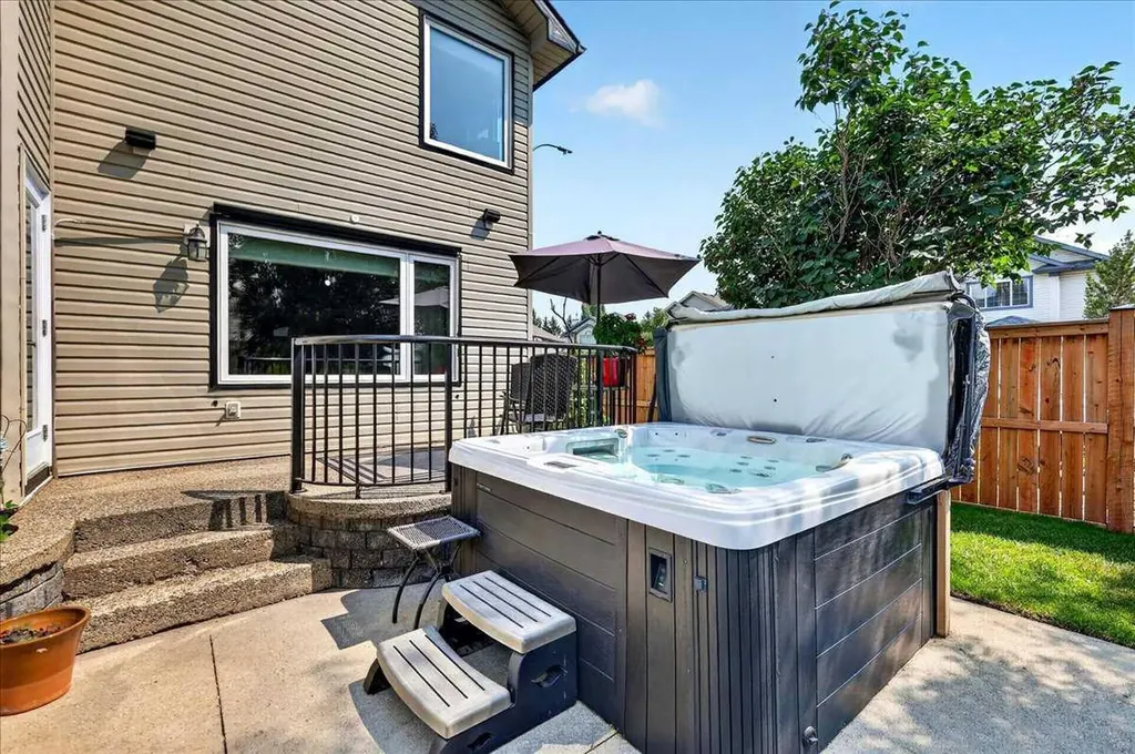 23 Cranfield Crescent SE Calgary AB T3M 1A6