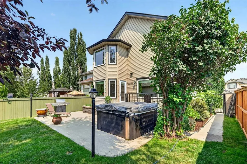 23 Cranfield Crescent SE Calgary AB T3M 1A6
