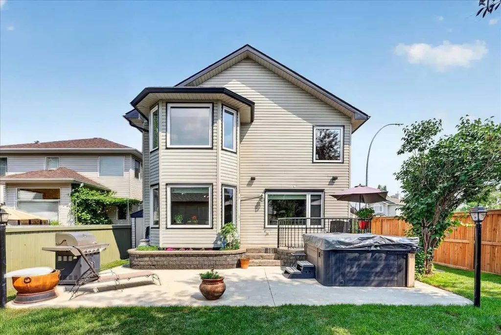 23 Cranfield Crescent SE Calgary AB T3M 1A6