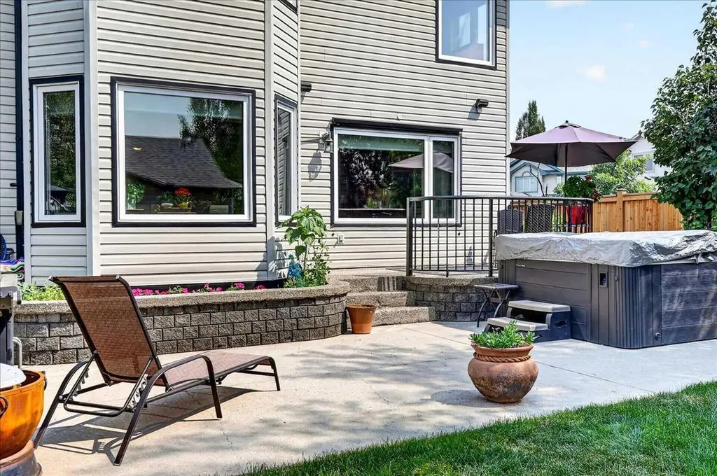 23 Cranfield Crescent SE Calgary AB T3M 1A6