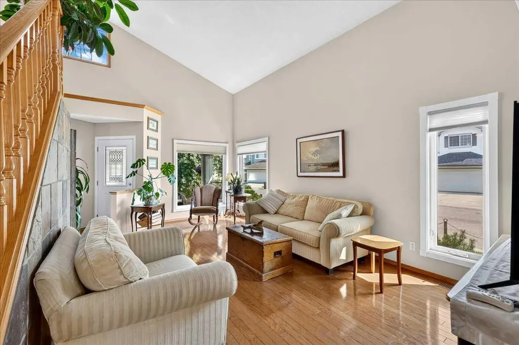 23 Cranfield Crescent SE Calgary AB T3M 1A6