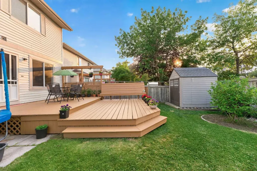 137 Douglas Glen Manor SE Calgary AB T2Z 3Y5
