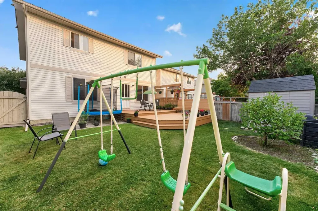 137 Douglas Glen Manor SE Calgary AB T2Z 3Y5