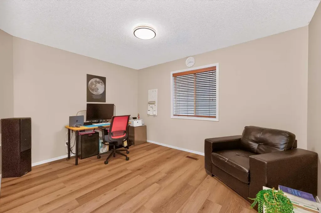 137 Douglas Glen Manor SE Calgary AB T2Z 3Y5