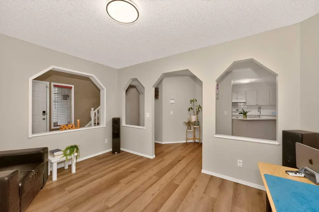 137 Douglas Glen Manor SE Calgary AB T2Z 3Y5