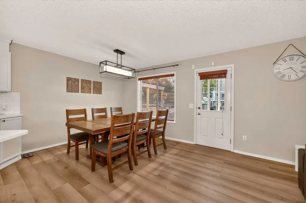 137 Douglas Glen Manor SE Calgary AB T2Z 3Y5