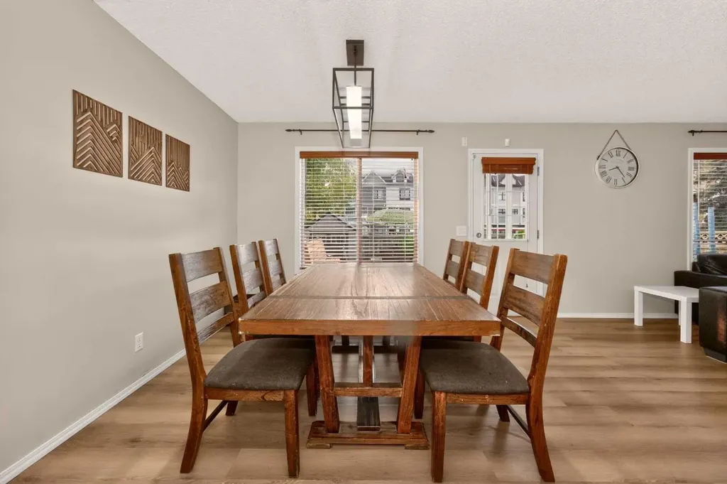 137 Douglas Glen Manor SE Calgary AB T2Z 3Y5