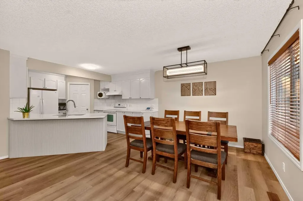 137 Douglas Glen Manor SE Calgary AB T2Z 3Y5