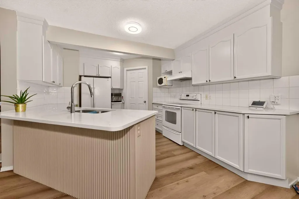 137 Douglas Glen Manor SE Calgary AB T2Z 3Y5