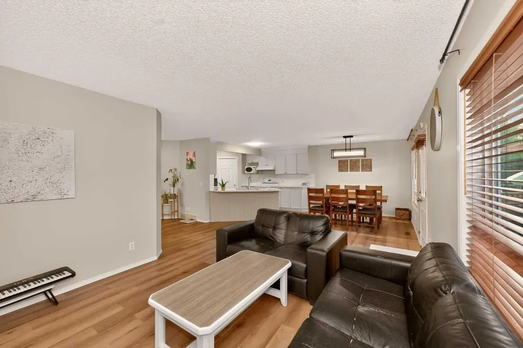 137 Douglas Glen Manor SE Calgary AB T2Z 3Y5