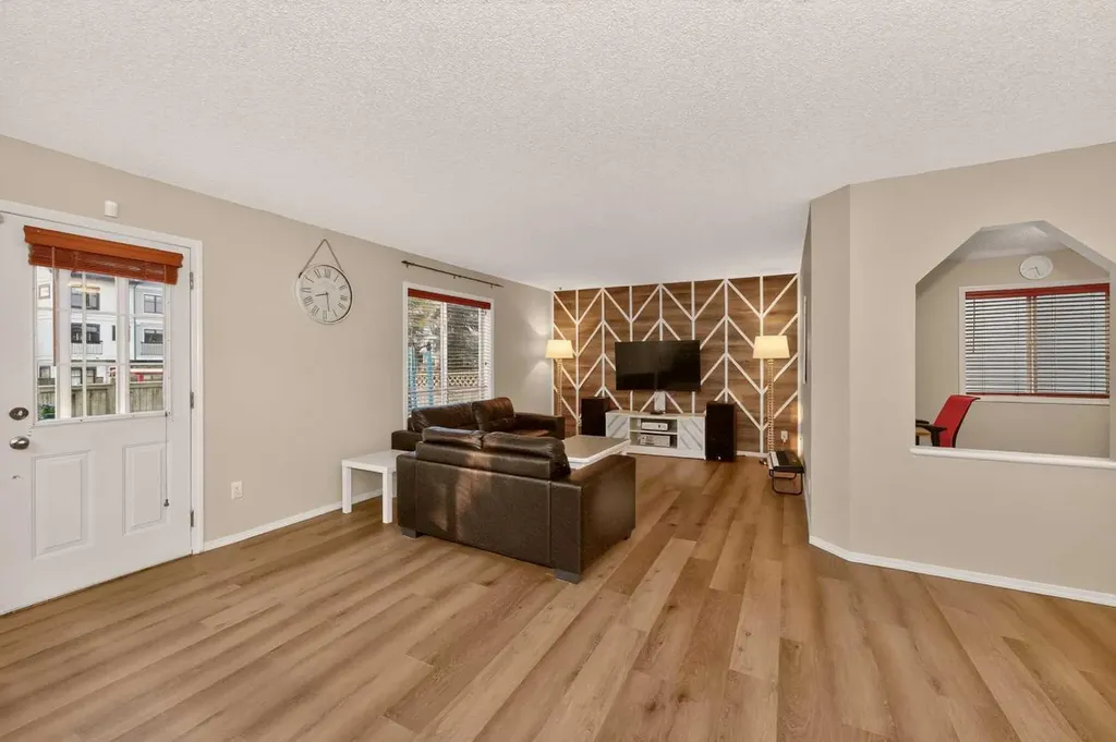 137 Douglas Glen Manor SE Calgary AB T2Z 3Y5