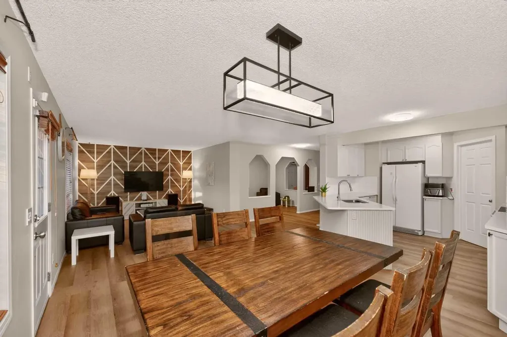 137 Douglas Glen Manor SE Calgary AB T2Z 3Y5