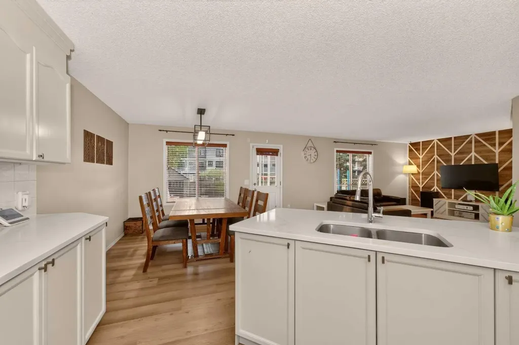 137 Douglas Glen Manor SE Calgary AB T2Z 3Y5