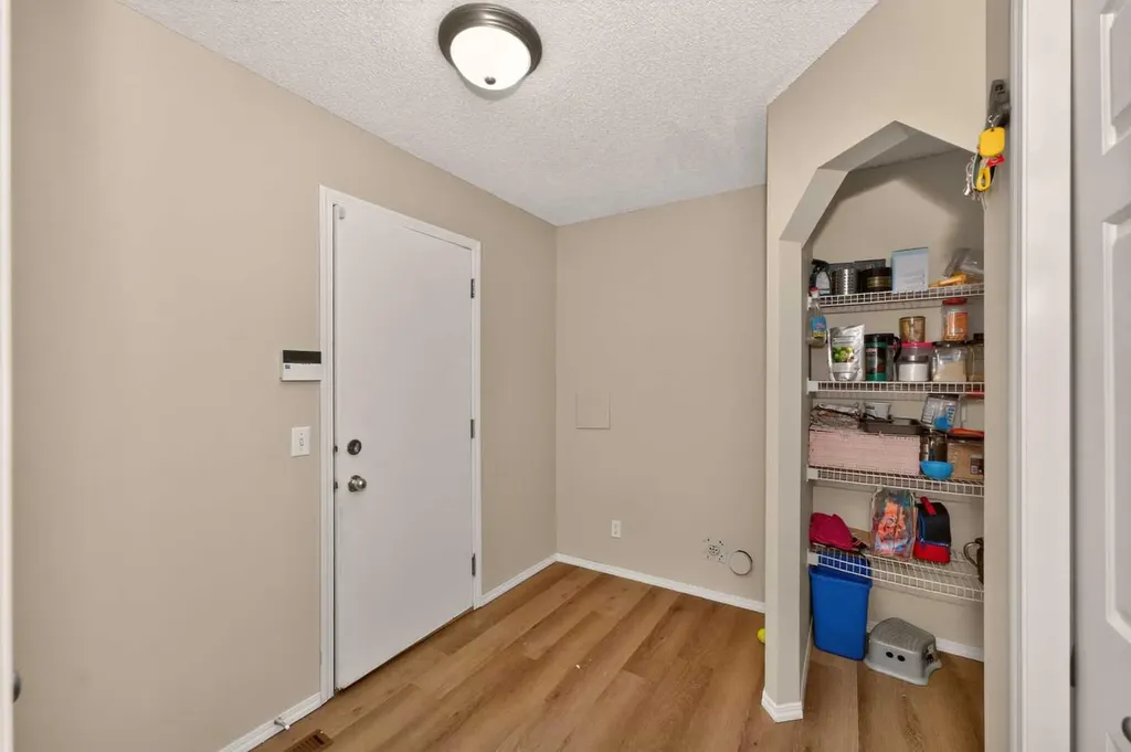 137 Douglas Glen Manor SE Calgary AB T2Z 3Y5