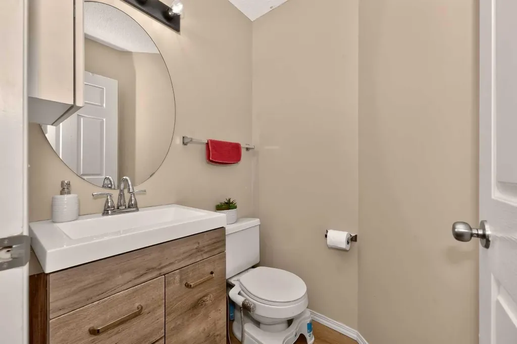 137 Douglas Glen Manor SE Calgary AB T2Z 3Y5