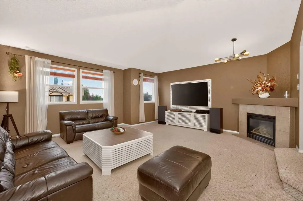 137 Douglas Glen Manor SE Calgary AB T2Z 3Y5