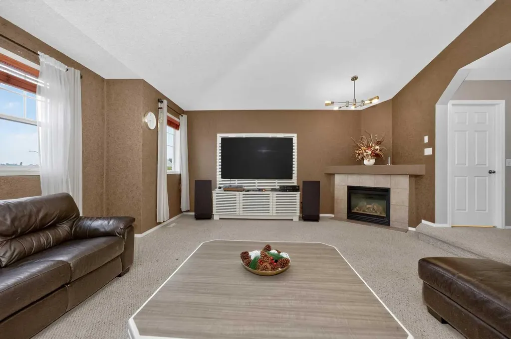137 Douglas Glen Manor SE Calgary AB T2Z 3Y5