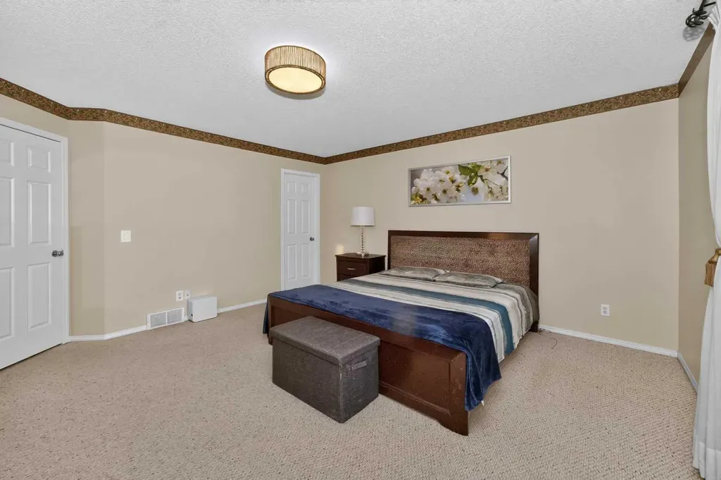 137 Douglas Glen Manor SE Calgary AB T2Z 3Y5