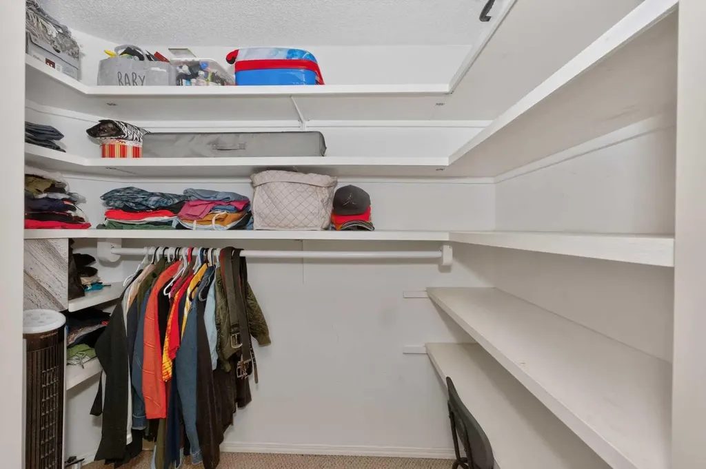137 Douglas Glen Manor SE Calgary AB T2Z 3Y5