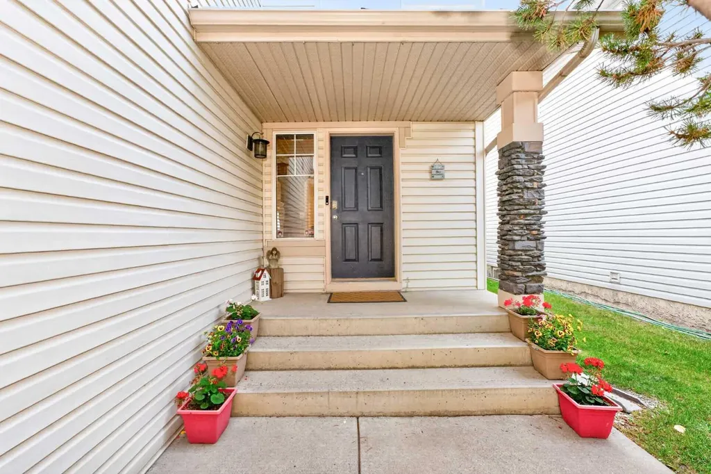 137 Douglas Glen Manor SE Calgary AB T2Z 3Y5