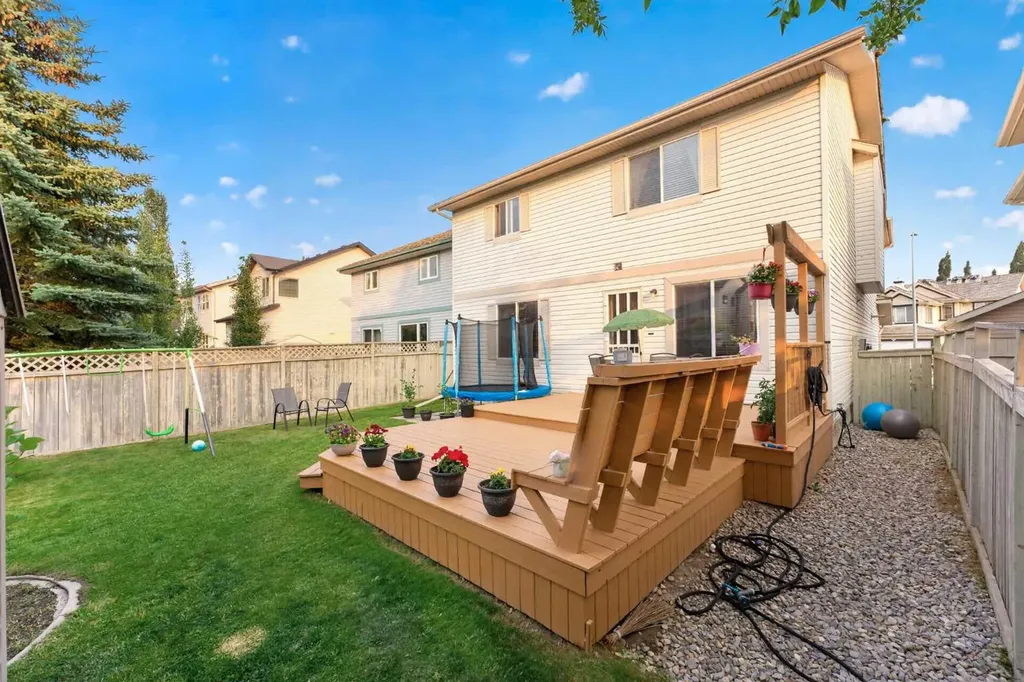 137 Douglas Glen Manor SE Calgary AB T2Z 3Y5