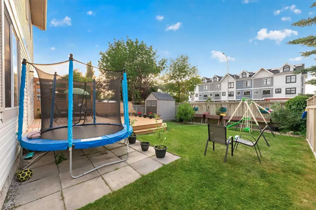 137 Douglas Glen Manor SE Calgary AB T2Z 3Y5