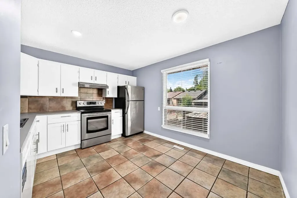 514 Whitehill Place NE Calgary AB T1Y3G8