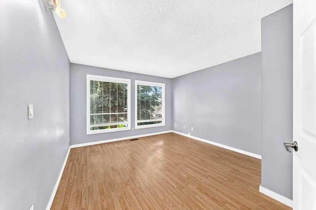 514 Whitehill Place NE Calgary AB T1Y3G8