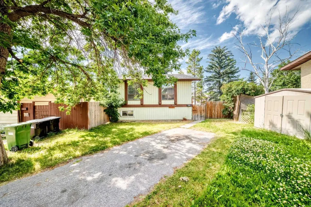 514 Whitehill Place NE Calgary AB T1Y3G8