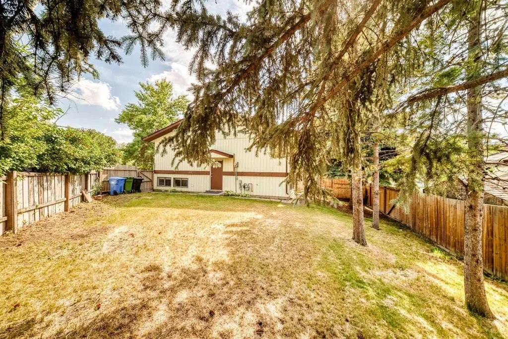 514 Whitehill Place NE Calgary AB T1Y3G8