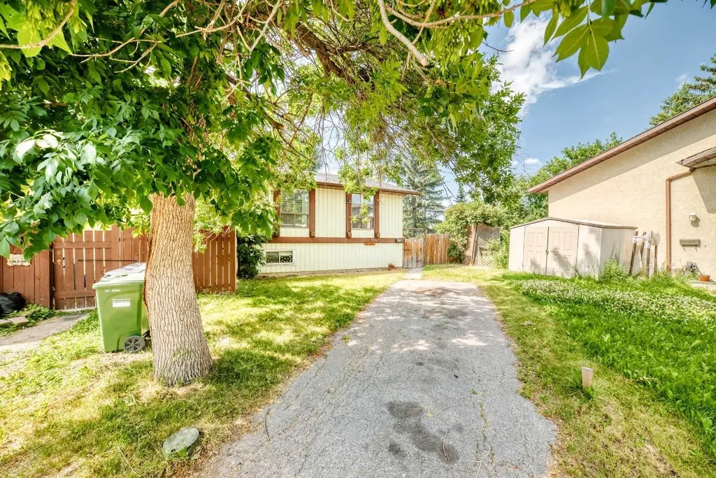 514 Whitehill Place NE Calgary AB T1Y3G8