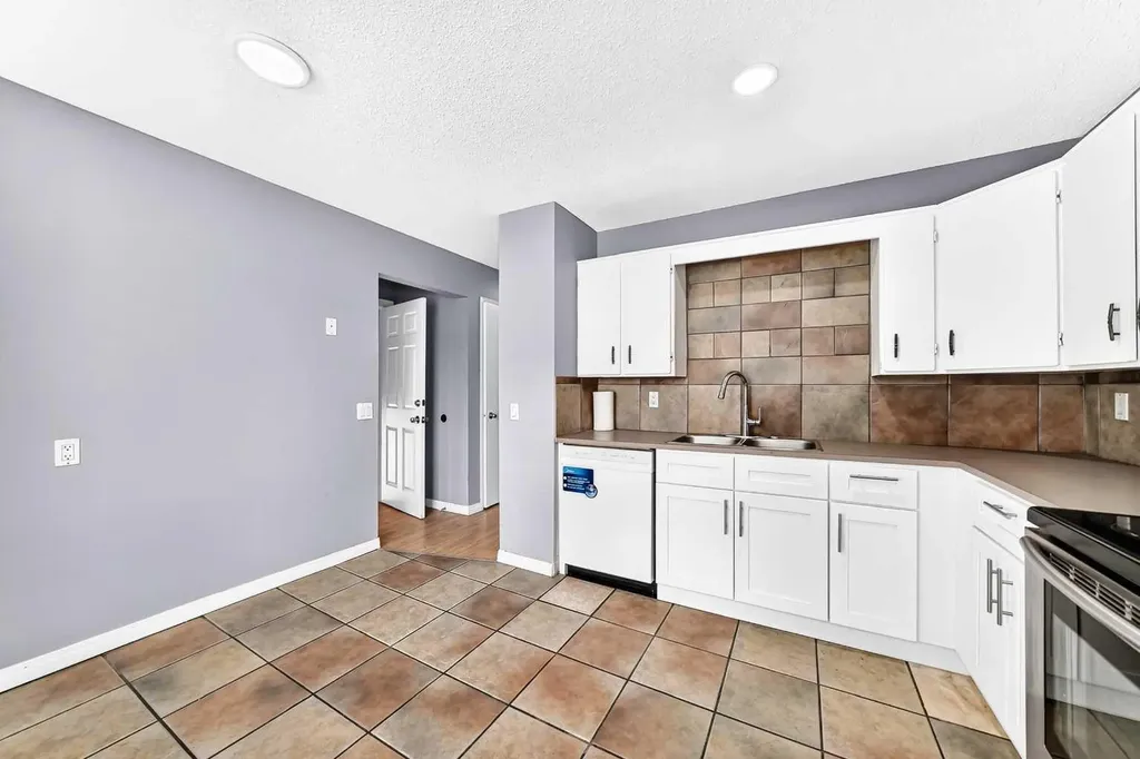 514 Whitehill Place NE Calgary AB T1Y3G8