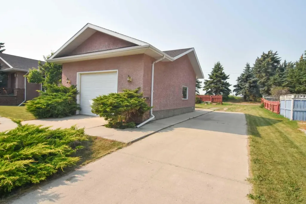250 2 Avenue W Rockyford AB T0J 2R0
